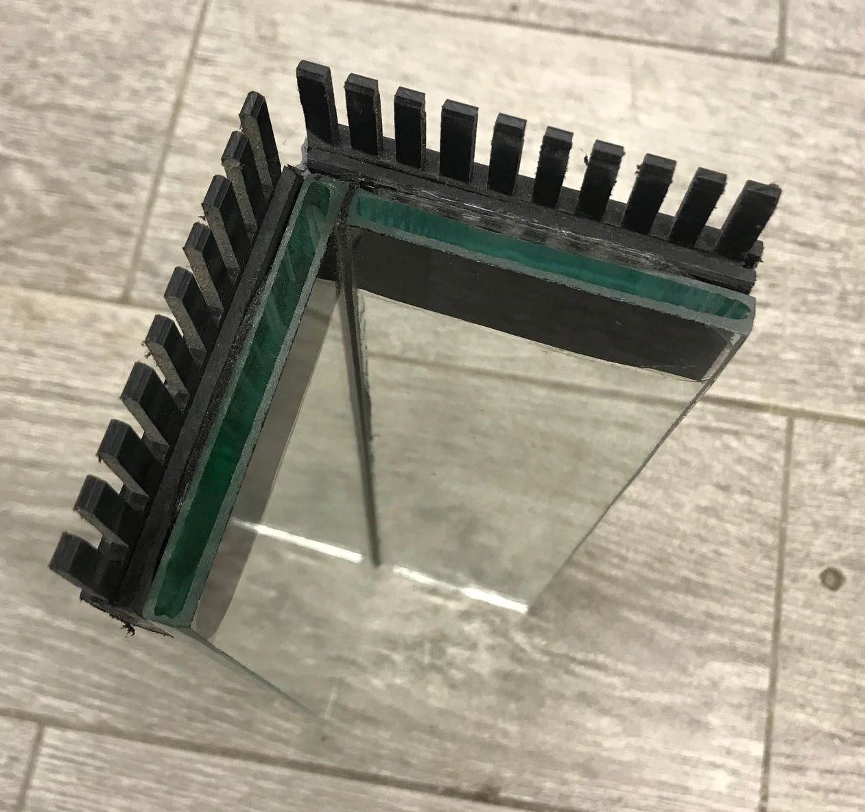 Overløbskasse med kam 8 x 8 x 36 cm